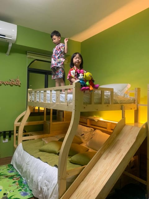 Kids's club, children, bunk bed, Family