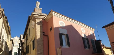 Property building, Neighbourhood