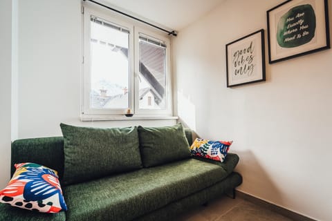 Day, Winter, Seating area, Dining area, On site, Mountain view
