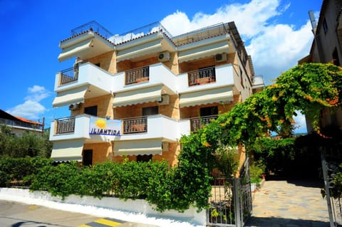 Patio, Communal lounge/ TV room, Facade/entrance, BBQ facilities, Children play ground, Garden, Balcony/Terrace, Lobby or reception, Lounge or bar, Beach, Evening entertainment