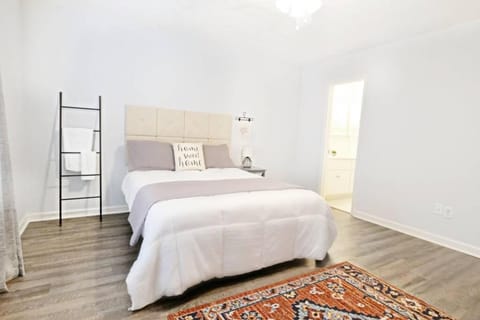 Dwell Proper 2 Bedroom Condo Apartment in Martinez