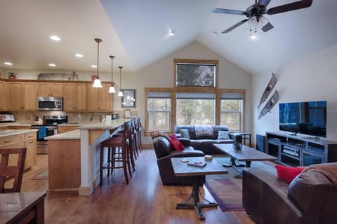 TJ'S MOUNTAIN HAUS by Casago McCall - Donerightmanagement House in McCall