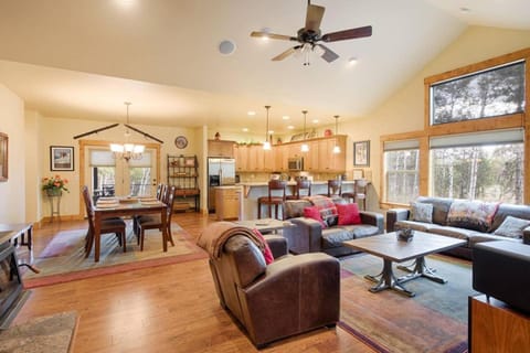 TJ'S MOUNTAIN HAUS by Casago McCall - Donerightmanagement House in McCall