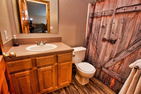 Peace in the Pines by Casago McCall - Donerightmanagement House in McCall