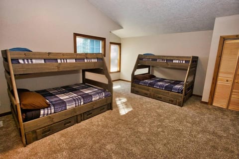 Peace in the Pines by Casago McCall - Donerightmanagement House in McCall