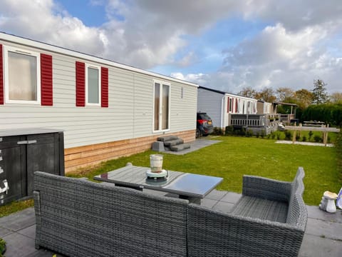 Property building, Day, Garden, Seating area, Garden view