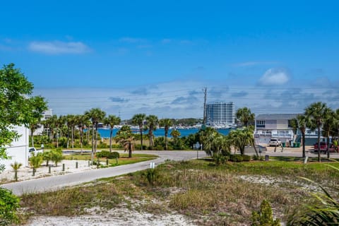 Beach Side- Harbor View House in Destin