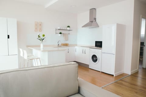 Kitchen or kitchenette, minibar, stove, washing machine