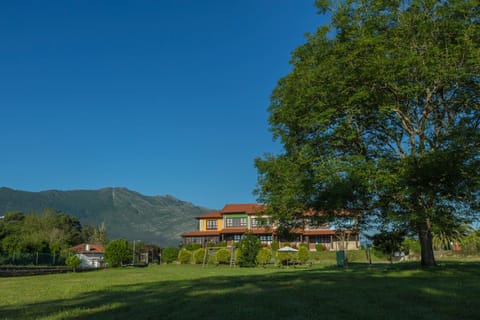 Property building, Spring, Day, Natural landscape, Garden, Garden view, Mountain view