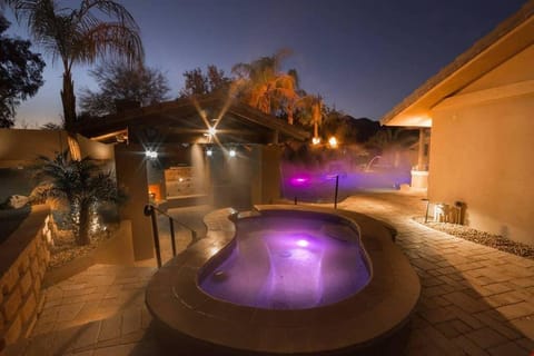 Estate Resort Style Oasis 6BDRM, 5.5 Bath Heated Pool with Misters Villa in Paradise Valley