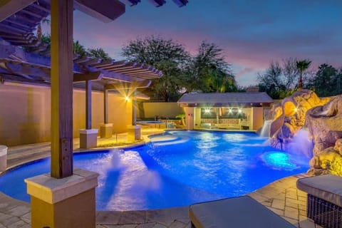 Estate Resort Style Oasis 6BDRM, 5.5 Bath Heated Pool with Misters Villa in Paradise Valley