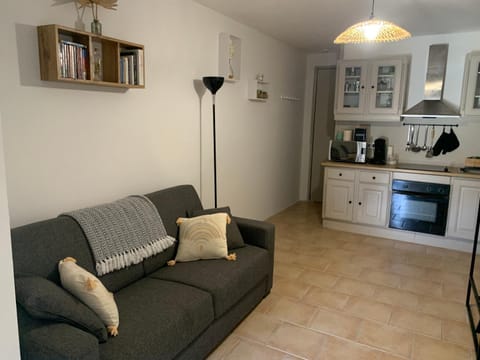 Studio tout équipé de 27m2, à 100m de la mer, et 500m des commerces Apartment in Corsica