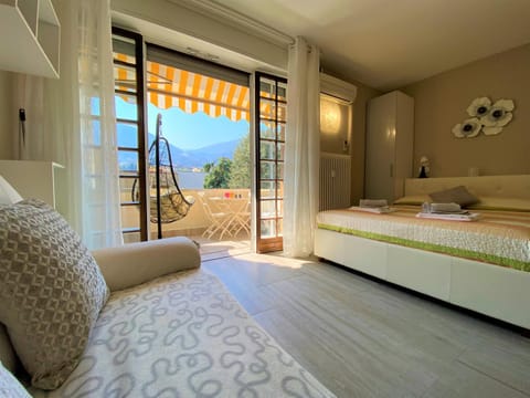 Patio, Balcony/Terrace, Photo of the whole room, Bedroom