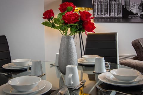 Seating area, Dining area