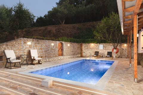 Swimming pool, Swimming pool