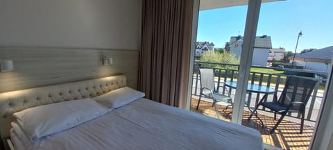 Bed, Day, View (from property/room), Balcony/Terrace, Photo of the whole room, Dining area, Bedroom