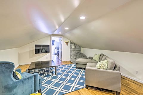 Updated Rustic Retreat Cabin Walk to Payette Lake Cabin in McCall