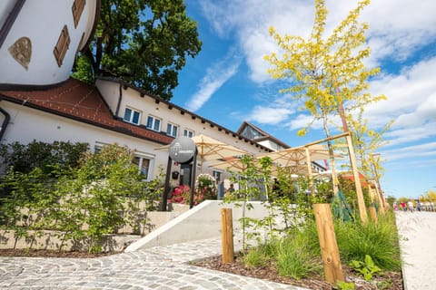 Property building, Garden, Balcony/Terrace