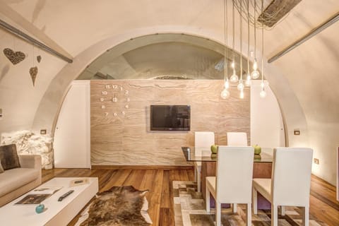 TV and multimedia, Living room, Dining area