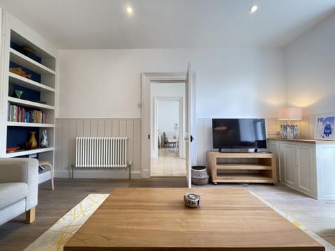 Property building, TV and multimedia, Living room