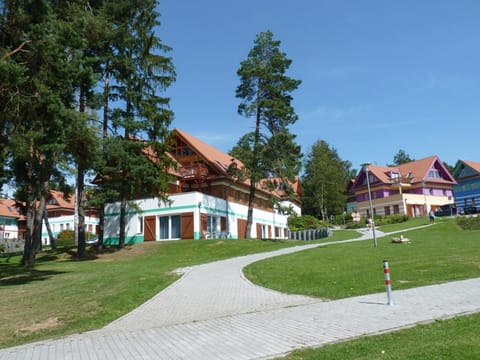 Property building, Neighbourhood, Garden