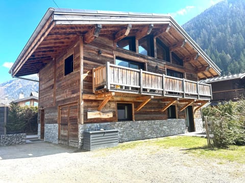 Chalet le petit Nicolas, jacuzzi, vue Mont Blanc Chalet in Chamonix