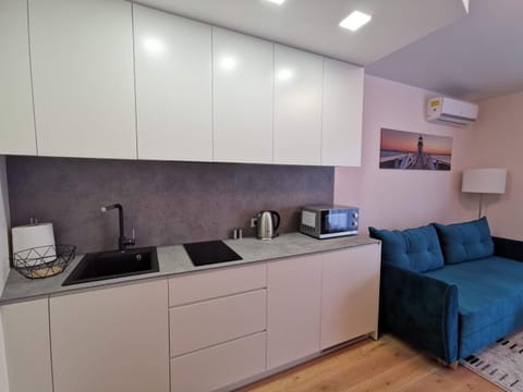 Coffee/tea facilities, Kitchen or kitchenette, Living room, Dining area