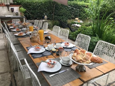 Garden, Breakfast