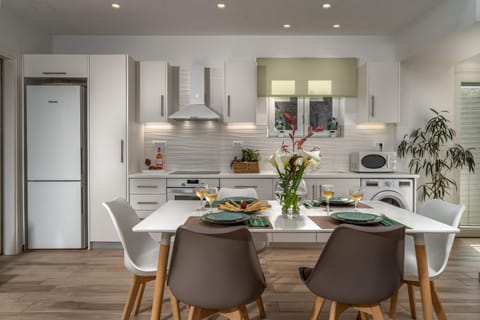 Dining area, kitchen