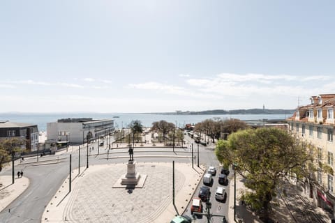 Off site, City view, River view, Street view
