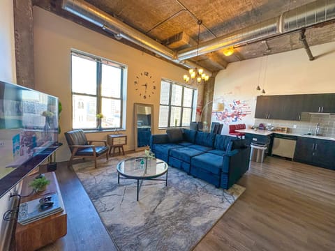 McCormick Place 3BR Luxury Penthouse Duplex with Personal Rooftop and Optional Parking for 8 guests in Chicago South Loop Apartment in South Loop