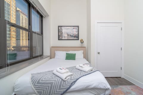 McCormick Place 3BR Luxury Penthouse Duplex with Personal Rooftop and Optional Parking for 8 guests in Chicago South Loop Apartment in South Loop