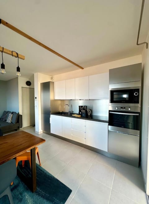 Kitchen or kitchenette, oven