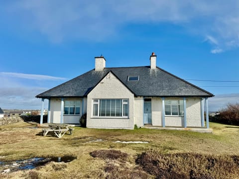 THE CREST- 4 BED SEA VIEW PROPERTY -TREARDDUR BAY House in Trearddur Bay