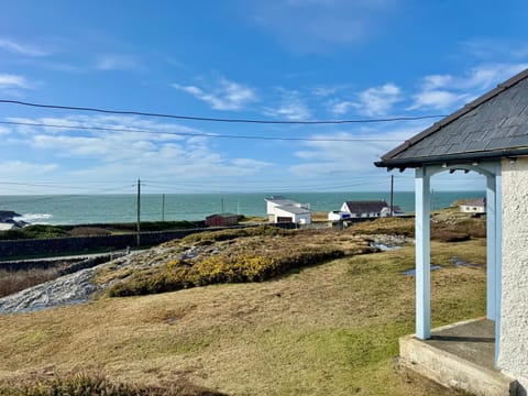 THE CREST- 4 BED SEA VIEW PROPERTY -TREARDDUR BAY House in Trearddur Bay