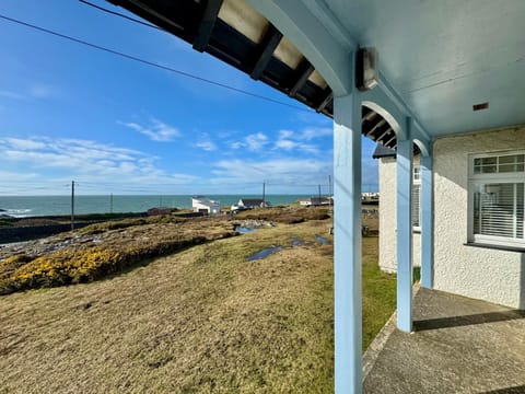 THE CREST- 4 BED SEA VIEW PROPERTY -TREARDDUR BAY House in Trearddur Bay