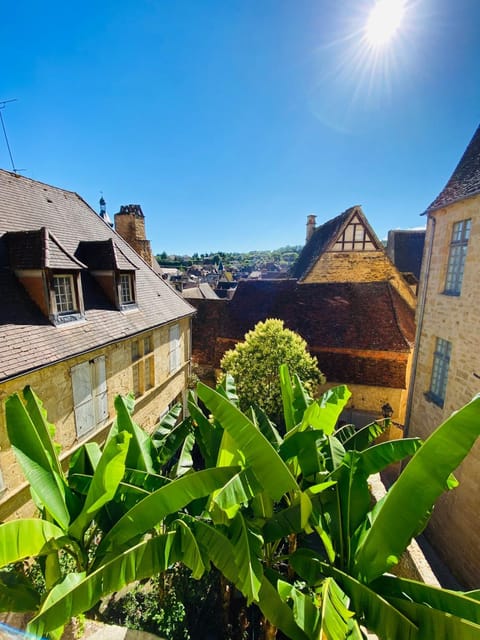 Property building, Nearby landmark, Neighbourhood, View (from property/room)