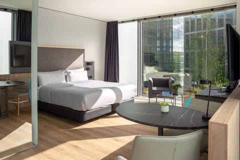 Bed, TV and multimedia, View (from property/room), Bedroom
