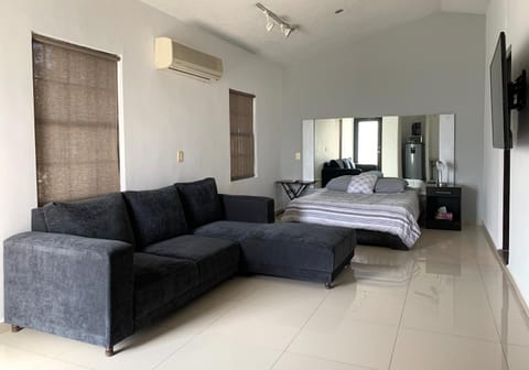 Bed, Living room, Photo of the whole room, Seating area, air conditioner