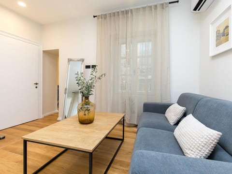 Facade/entrance, Living room, Seating area