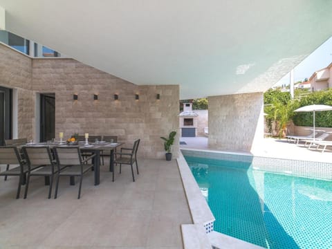 Property building, Patio, Day, BBQ facilities, View (from property/room), Balcony/Terrace, Balcony/Terrace, Food and drinks, Seating area, Dining area, Food, Pool view, Swimming pool, sunbed