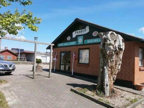 Facade/entrance