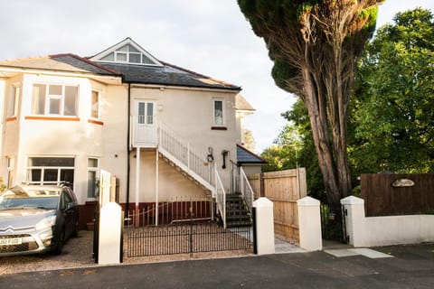 Luxury 2 Bedroom Apartment in Peaceful Location Apartment in Cardiff