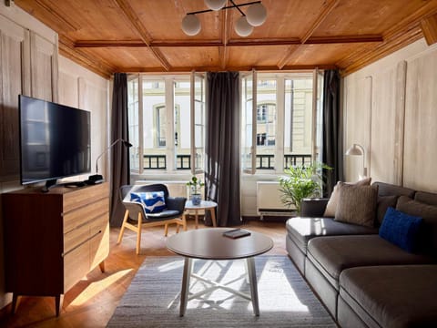 Bern Old Town Gem Comfy Queen Bed & Fast WiFi Apartment in City of Bern