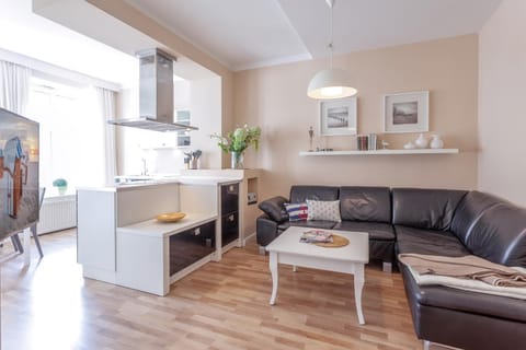 Kitchen or kitchenette, Living room, Seating area