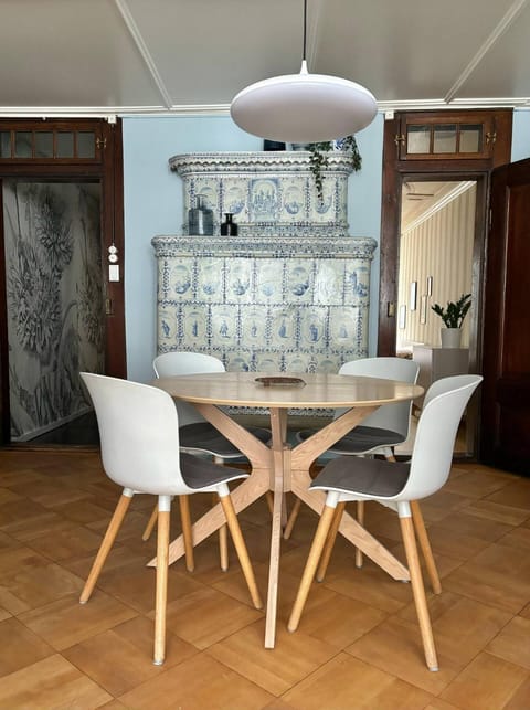 Wake Up in Bern Old Town Queen Bed Fast WiFi Apartment in City of Bern