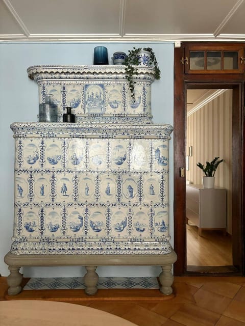 Wake Up in Bern Old Town Queen Bed Fast WiFi Apartment in City of Bern