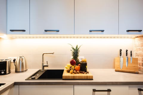 Coffee/tea facilities, Kitchen or kitchenette, Decorative detail, toaster