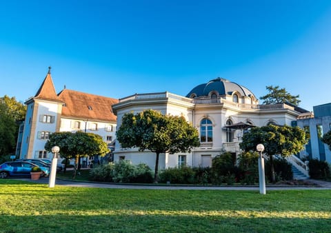 Property building, Facade/entrance, Garden