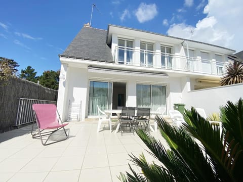 Property building, Facade/entrance, Off site